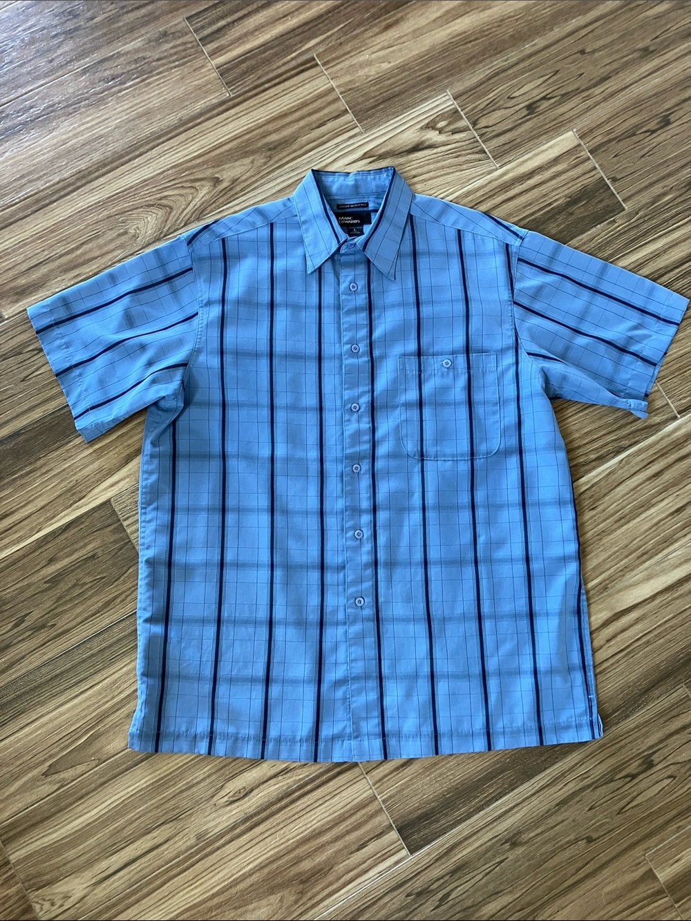 Lightweight Blue Plaid Short-Sleeve Button-Down Shirt